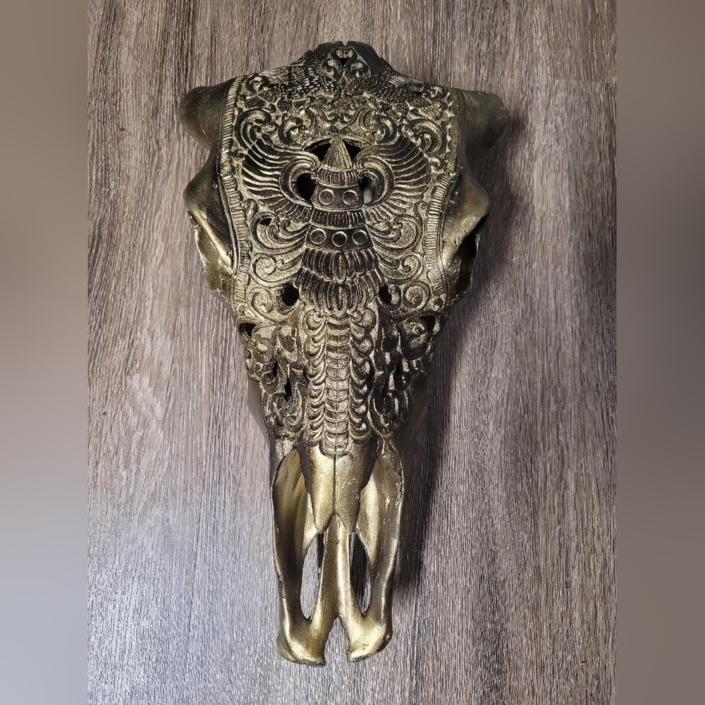 DecMode Bronze Polystone Carved Skull Wall Decor